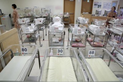 ​生育率倒数第一的韩国：幼儿园变养老院，结婚礼堂办葬礼