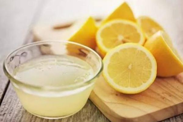 柠檬榨汁和什么搭配好 柠檬可以直接榨汁喝吗